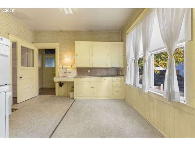 4835 Se KELLY St, Portland, OR 97206