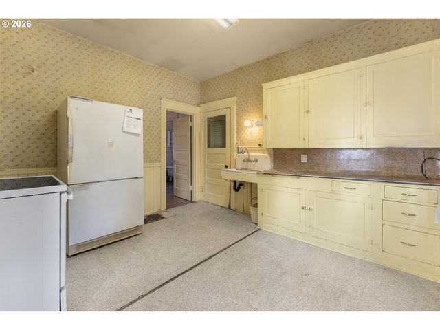 4835 Se KELLY St, Portland, OR 97206