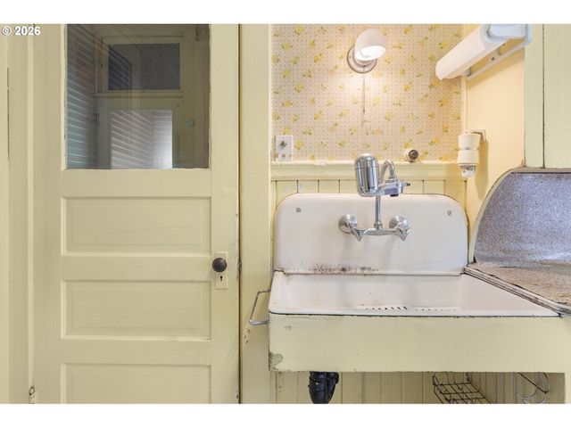 4835 Se KELLY St, Portland, OR 97206