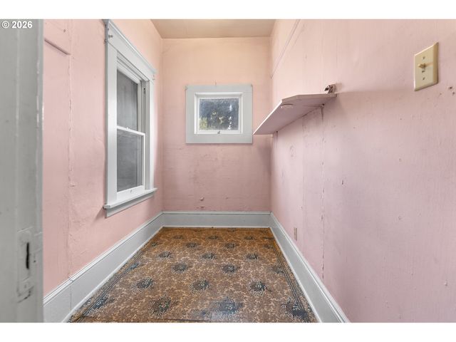 4835 Se KELLY St, Portland, OR 97206