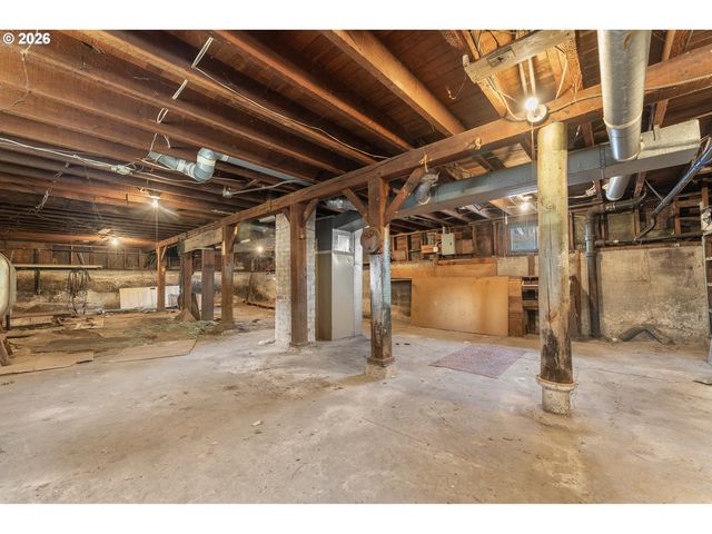 4835 Se KELLY St, Portland, OR 97206
