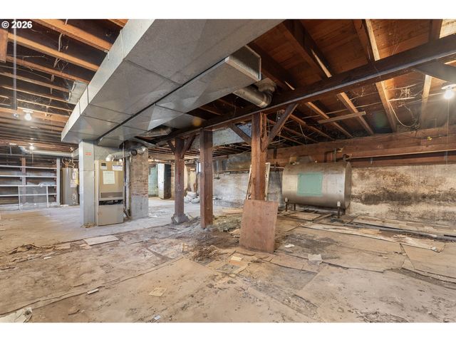 4835 Se KELLY St, Portland, OR 97206