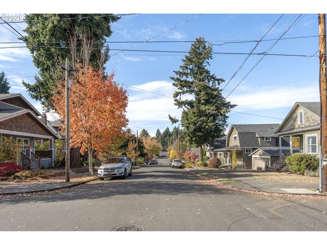 4835 Se KELLY St, Portland, OR 97206