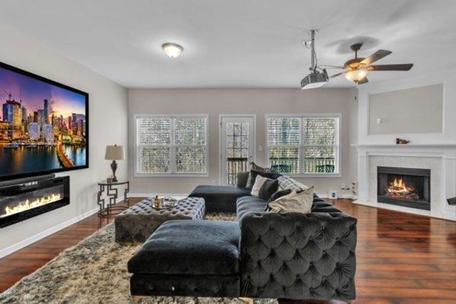 2275 Spin Drift Way, Lawrenceville, GA 30043