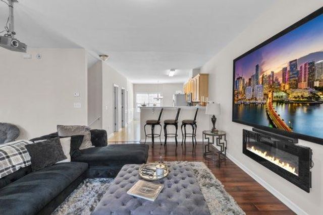 2275 Spin Drift Way, Lawrenceville, GA 30043