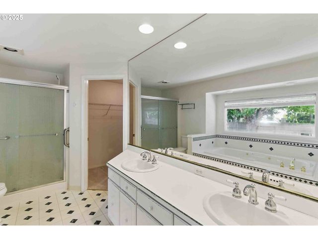 16902 Se 27TH St, Vancouver, WA 98683