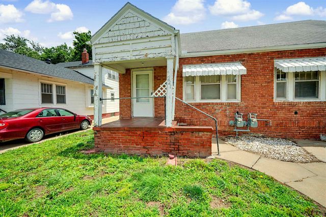 221 Baker St, Salina, KS 67401