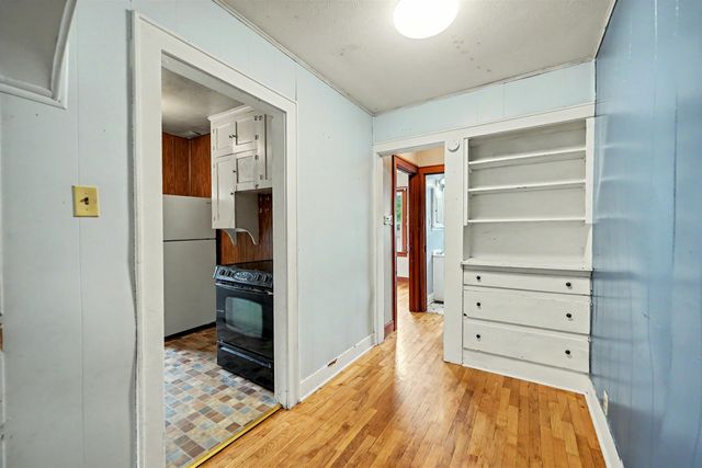 221 Baker St, Salina, KS 67401