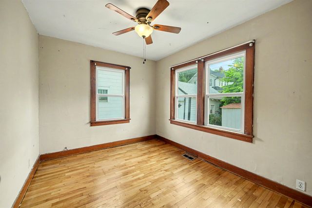 221 Baker St, Salina, KS 67401
