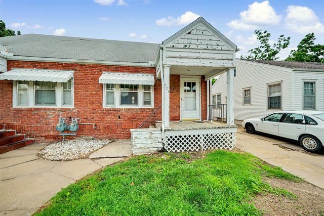221 Baker St, Salina, KS 67401