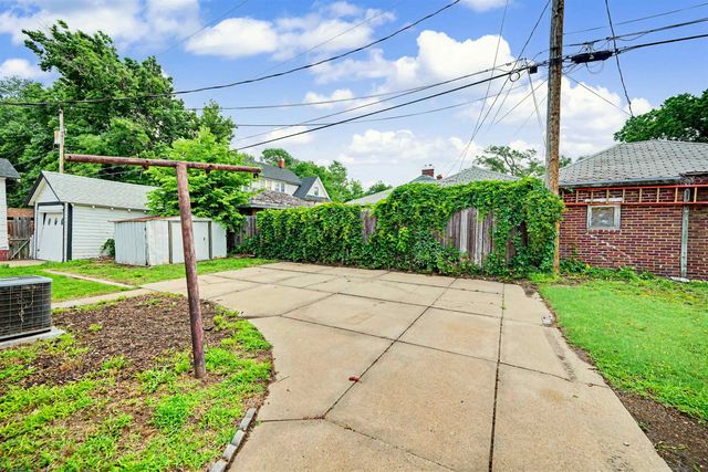 221 Baker St, Salina, KS 67401