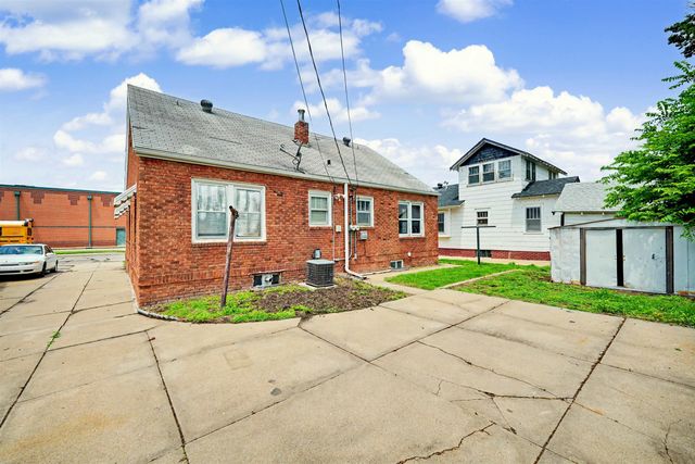 221 Baker St, Salina, KS 67401