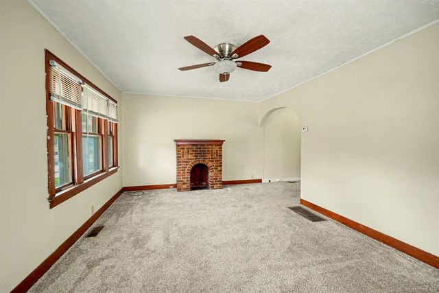221 Baker St, Salina, KS 67401