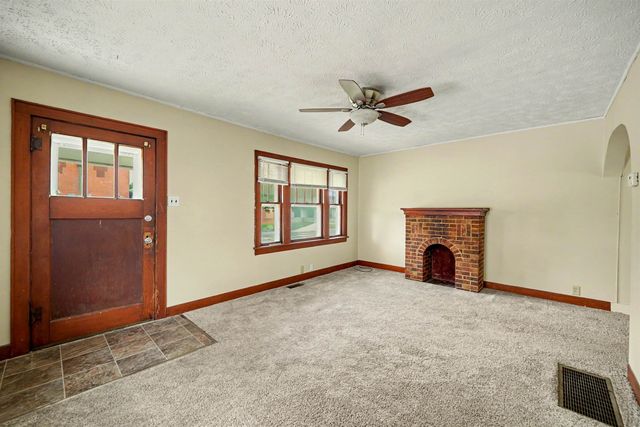 221 Baker St, Salina, KS 67401