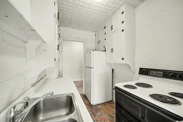 221 Baker St, Salina, KS 67401