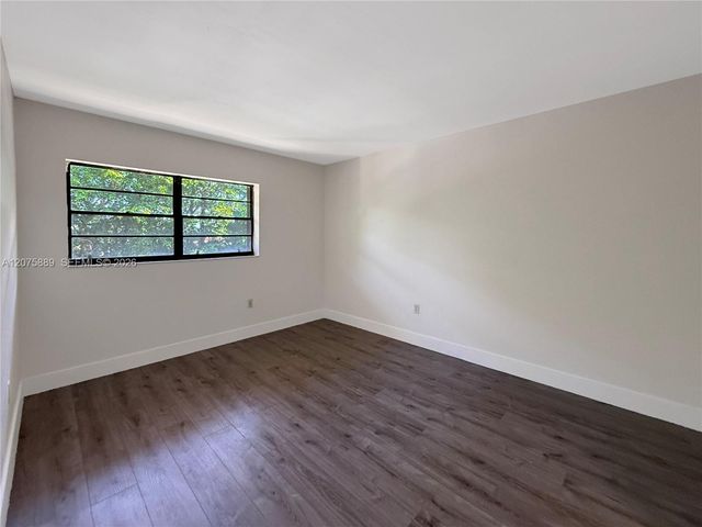 995 SW 84th Avenue 309, Miami, FL 33144