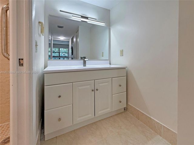 995 SW 84th Avenue 309, Miami, FL 33144