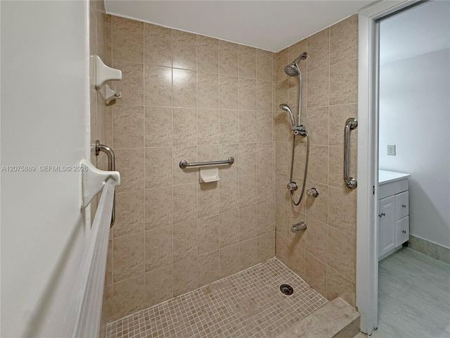 995 SW 84th Avenue 309, Miami, FL 33144