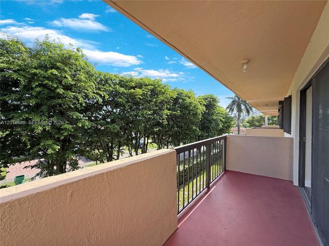 995 SW 84th Avenue 309, Miami, FL 33144
