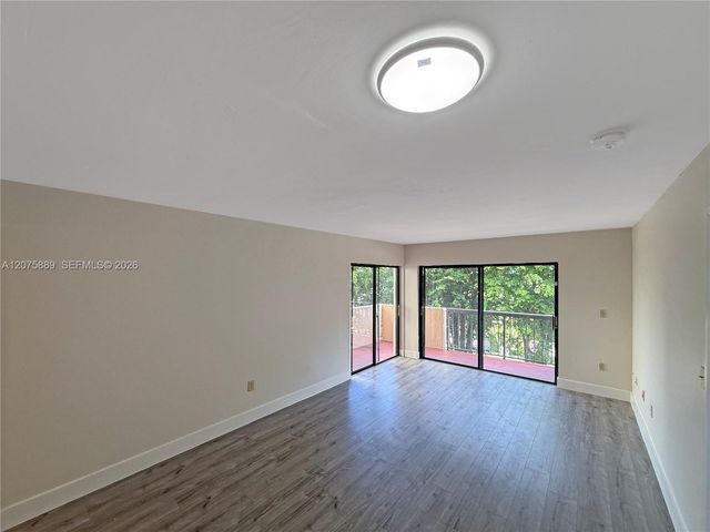995 SW 84th Avenue 309, Miami, FL 33144