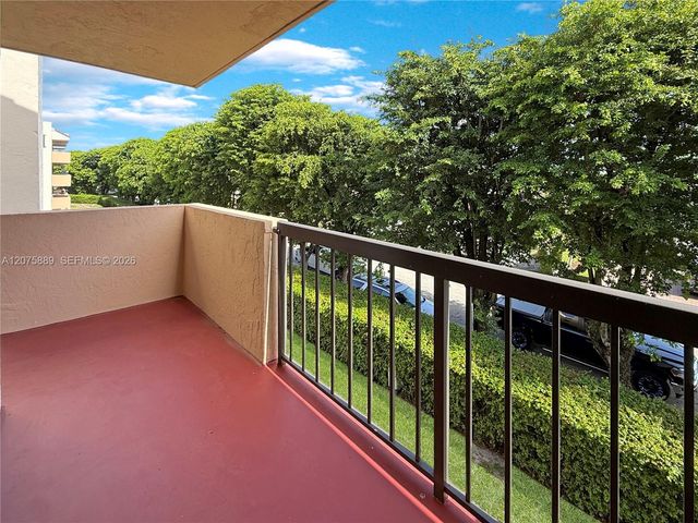 995 SW 84th Avenue 309, Miami, FL 33144