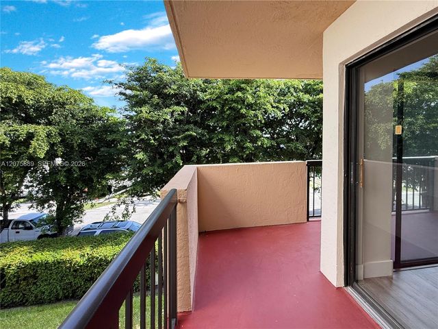 995 SW 84th Avenue 309, Miami, FL 33144
