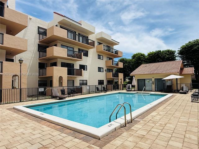 995 SW 84th Avenue 309, Miami, FL 33144