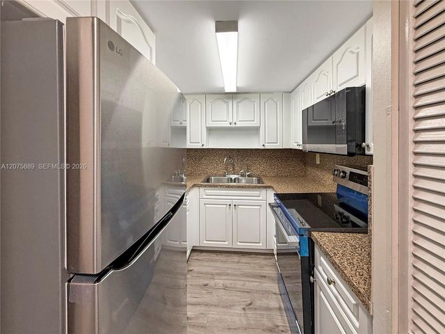 995 SW 84th Avenue 309, Miami, FL 33144