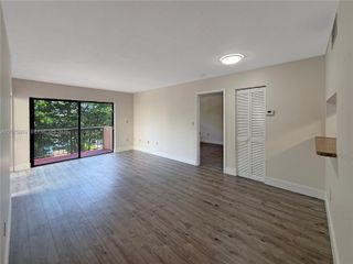 995 SW 84th Avenue 309, Miami, FL 33144