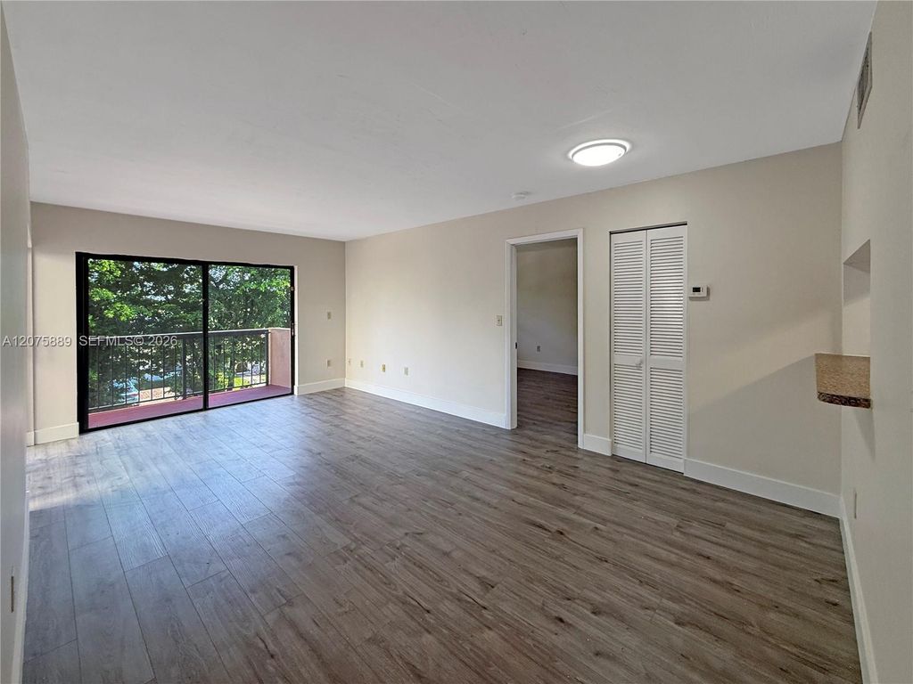 995 SW 84th Avenue 309, Miami, FL 33144
