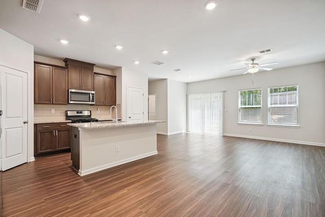 112 Leisure Cove Lane, Mcdonough, GA 30253