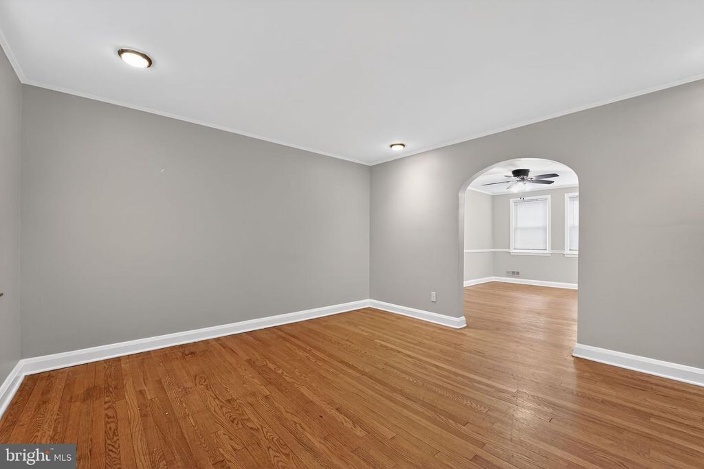 Image 4 of property listing at 8314 LOCH RAVEN BLVD, Towson, MD 21286