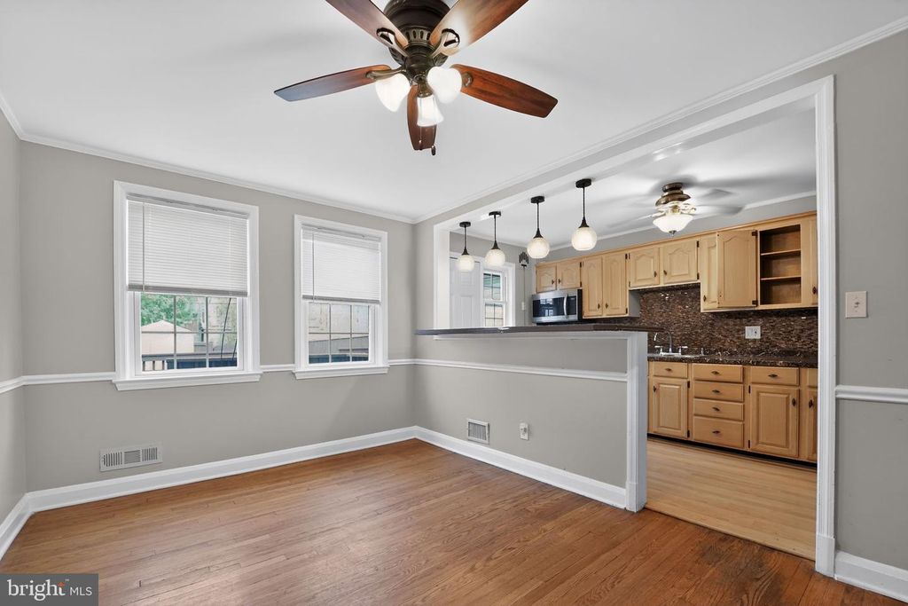 Image 7 of property listing at 8314 LOCH RAVEN BLVD, Towson, MD 21286