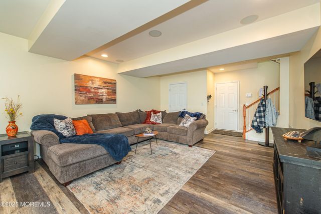 27 Pate Drive, Middletown, NJ 07748