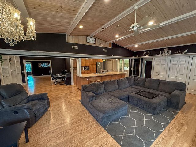 3708 N OAKLAND GRAVEL RD, Columbia, MO 65202