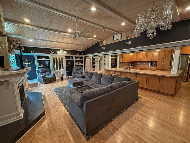 3708 N OAKLAND GRAVEL RD, Columbia, MO 65202