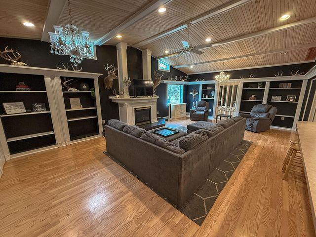 3708 N OAKLAND GRAVEL RD, Columbia, MO 65202