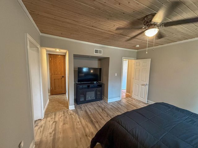 3708 N OAKLAND GRAVEL RD, Columbia, MO 65202