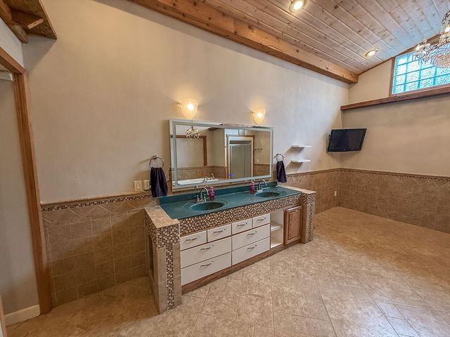 3708 N OAKLAND GRAVEL RD, Columbia, MO 65202