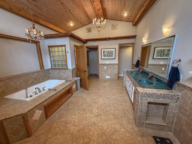 3708 N OAKLAND GRAVEL RD, Columbia, MO 65202