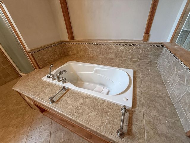 3708 N OAKLAND GRAVEL RD, Columbia, MO 65202