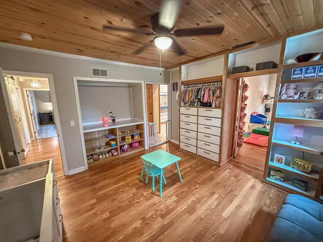 3708 N OAKLAND GRAVEL RD, Columbia, MO 65202