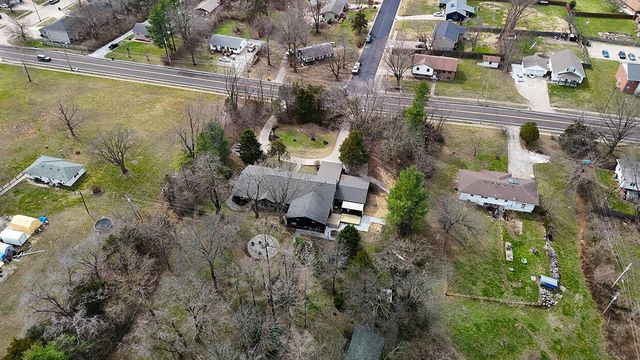 3708 N OAKLAND GRAVEL RD, Columbia, MO 65202