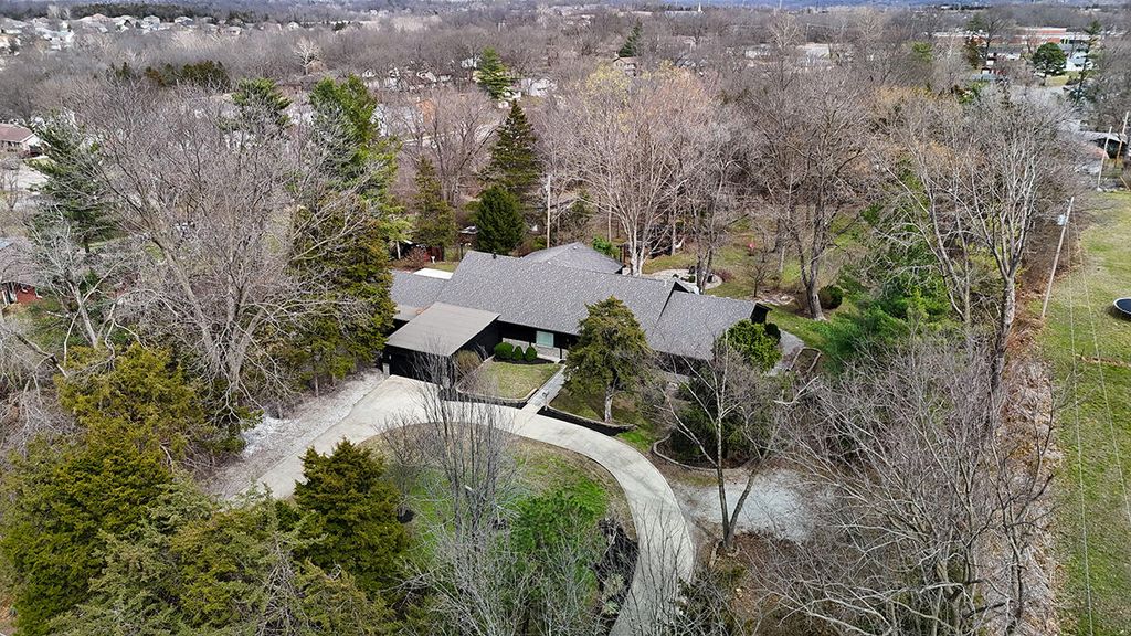 3708 N OAKLAND GRAVEL RD, Columbia, MO 65202