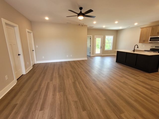 208 Sandalwood Way, Dickson, TN 37055