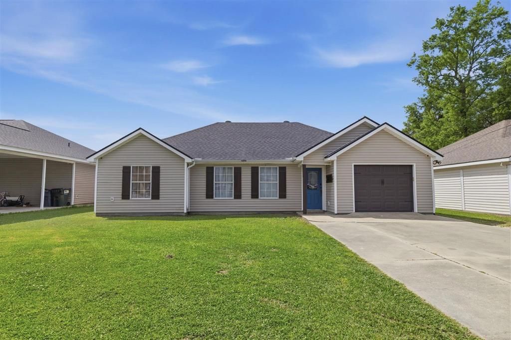1005 Bee Tree Street, Westlake, LA 70669