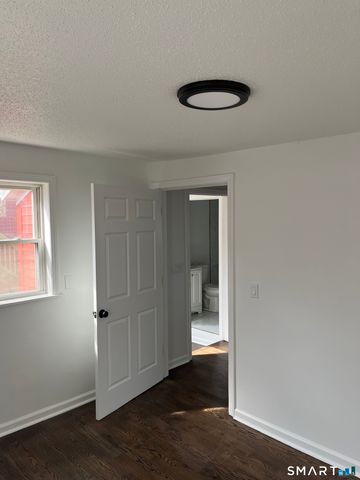 52 Pearl Street, Manchester, CT 06040