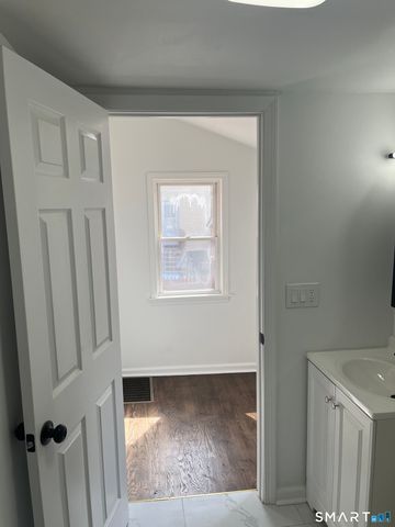 52 Pearl Street, Manchester, CT 06040