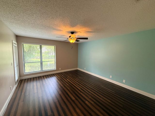 24 LEXINGTON Lane W A, Palm Beach Gardens, FL 33418