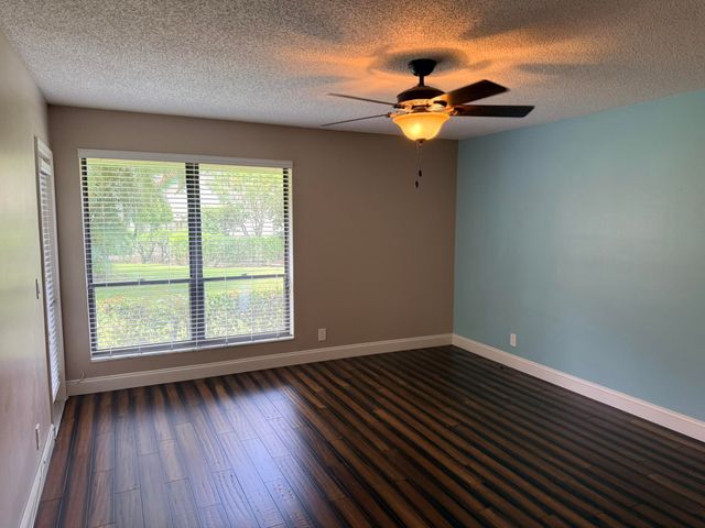 24 LEXINGTON Lane W A, Palm Beach Gardens, FL 33418